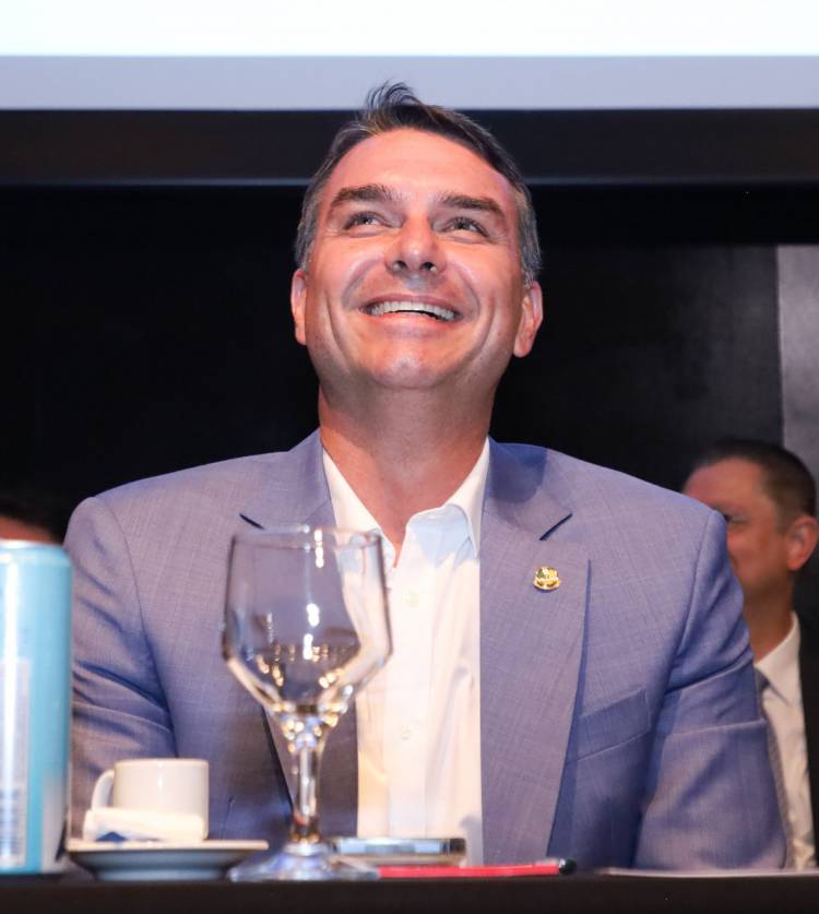 Bolsonaro dio la sorpresa en Brasil: se impuso sobre Lula y habrá segunda vuelta