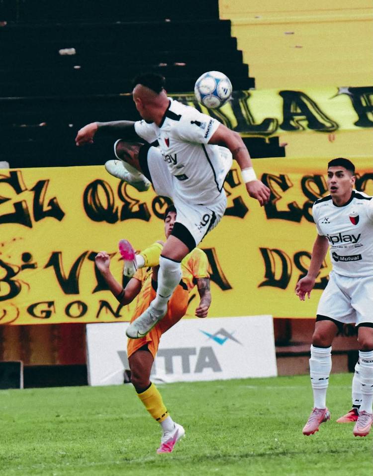 Colón no encontró el gol ante Mitre y dejó escapar la chance para escalar