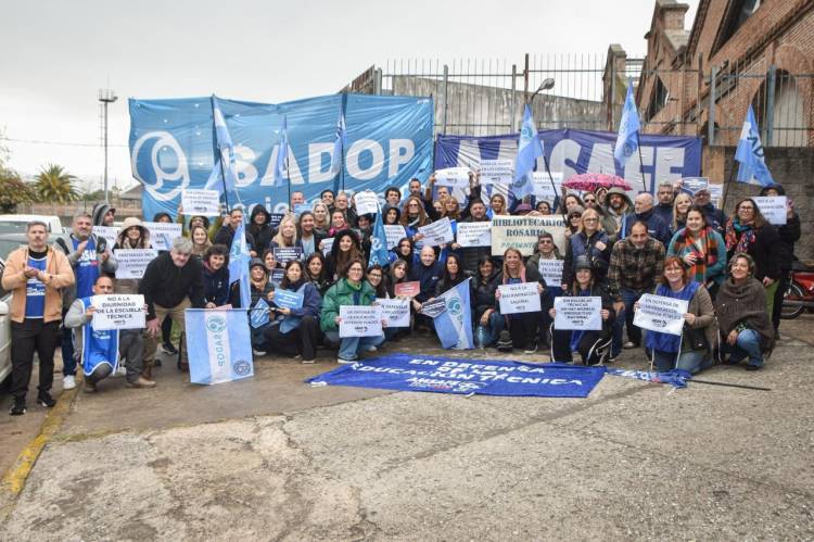 SADOP Rosario y AMSAFE se movilizaron al Ministerio de Educación para reclamar por los cargos y las condiciones de las escuelas