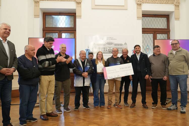 Pullaro entregó más $ 1.100 millones a tres instituciones por la recaudación de las entradas de los Juegos Suramericanos