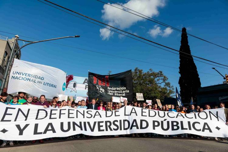 Santa Fe se movilizó en defensa de la universidad pública