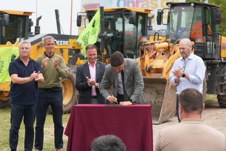 Pullaro: “En Santa Fe tenemos el plan de obra pública más ambicioso del país y con una mirada productiva”