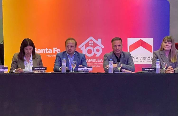 Enrico: “Las provincias sostienen hoy la única política pública de vivienda que hay en el país”