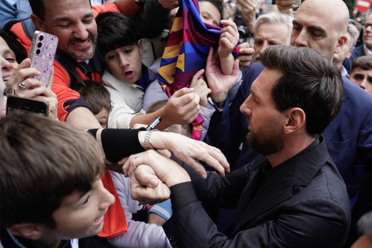 Furor por Messi: llegó a España para recibir el Premio Princesa de Asturias