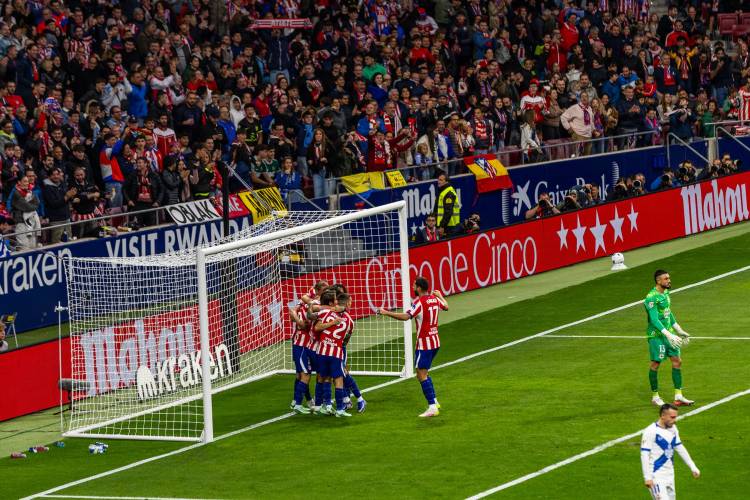 Julián Alvarez le dio la victoria al Atlético sobre La Coruña