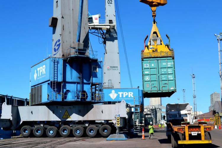 Récord logístico: 3,3 millones de toneladas movilizadas en la provincia y licitación en marcha para la Terminal de Contenedores de Santa Fe