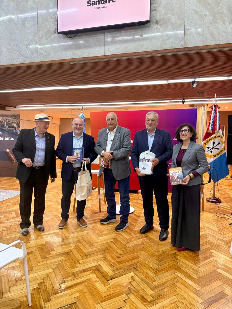 Calvo acompañó la presentación  de la obra "La Argentina de los barcos" en Buenos Aires