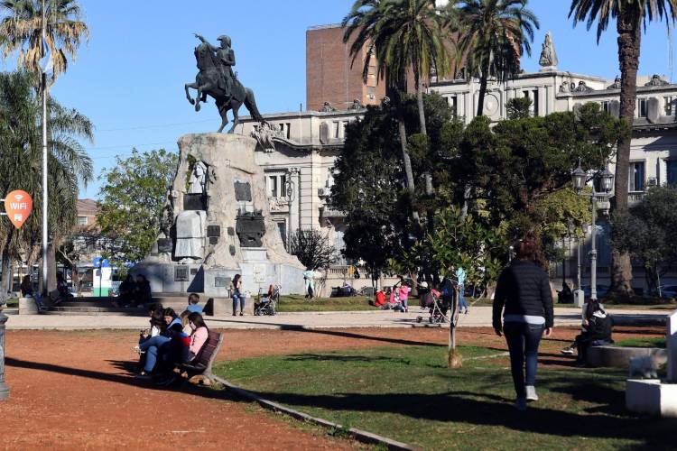 Se conocieron las ofertas para poner en valor la Plaza San Martín y estará renovada en 2027
