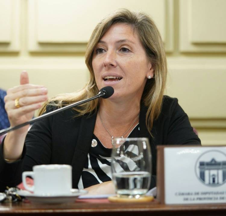 Avanza la ley para regular el uso de pantallas en los menores
