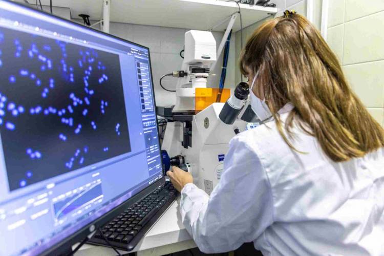 Visita al Centro de Medicina Comparada, en Esperanza
